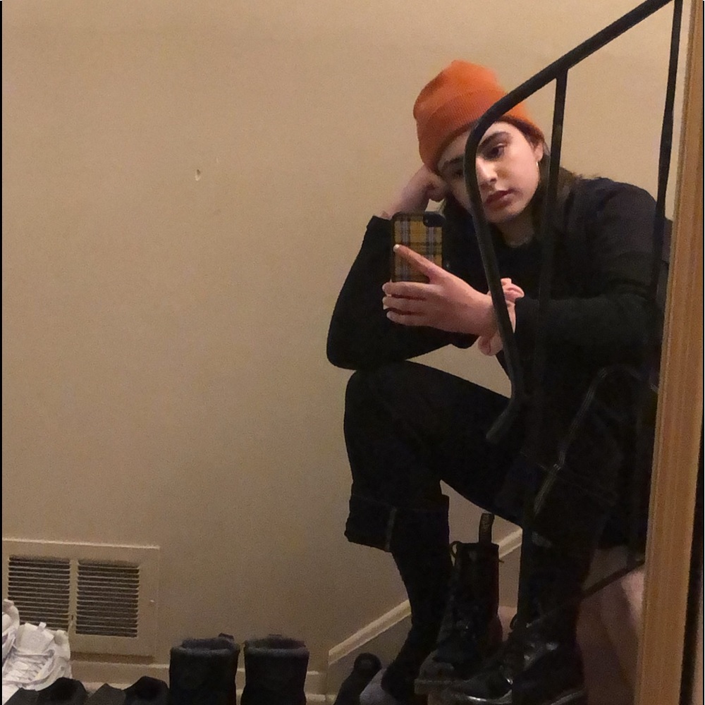 Meet your Posher, Mia